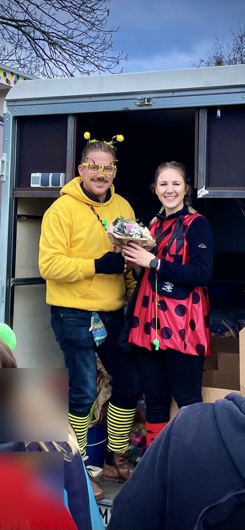 Vorstandsmitglieder im Karnevalskostüm